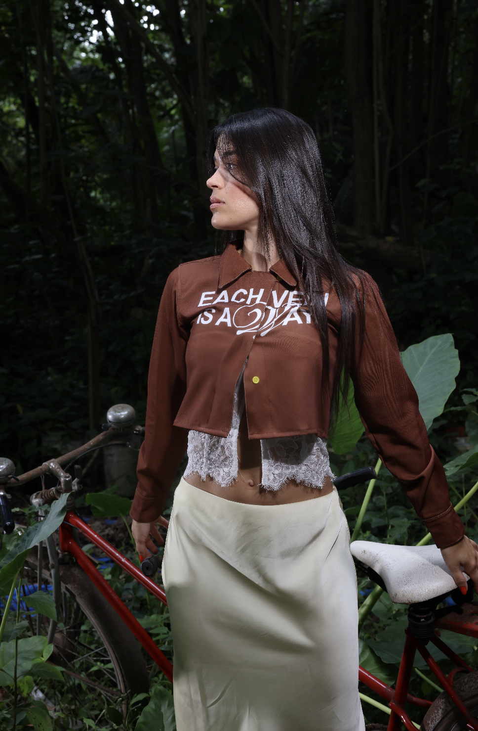 VEIN BUSSINES CROPTOP